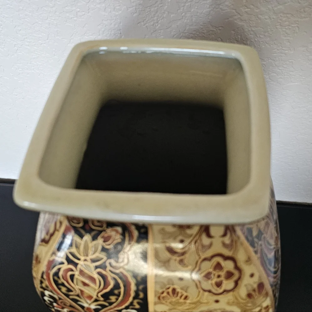 Black Gold Red Tapestry Porcelain Vase, 16